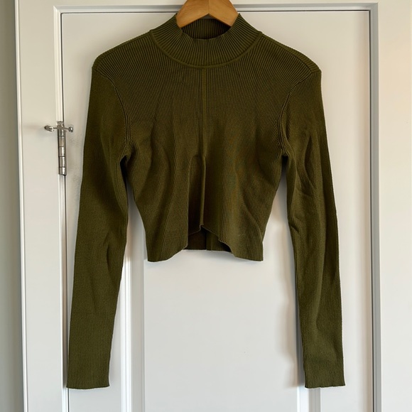 Garage Cropped Mock Turtleneck Long Sleeved T, size L - Picture 1 of 2